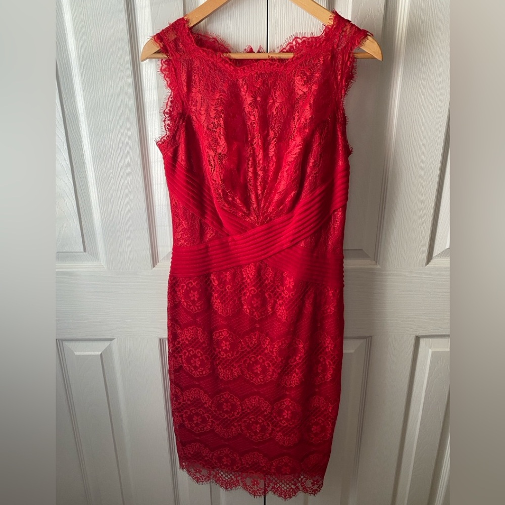TADASHI SHOJI Cherry Red Chantilly Lace Bateau Neckline Sheath Dress SZ 6 - Picture 2 of 12